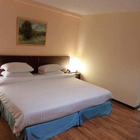 Dusit Hotel Sakon Nakhon Luaran gambar