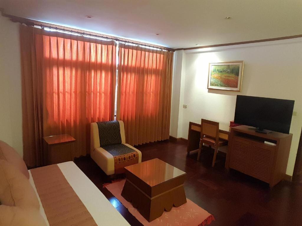 Dusit Hotel Sakon Nakhon Luaran gambar